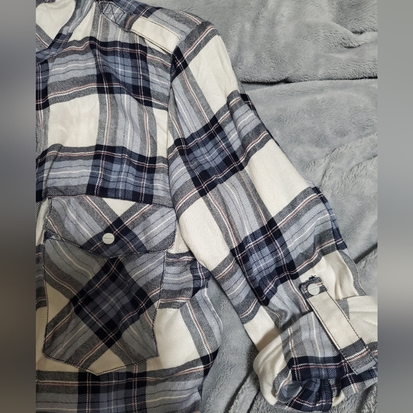 Light button shirt - Picture 3 of 4